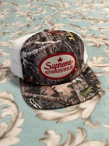 SUPREME AUTORIZADO MALLA TRASERA 5 PANELES (TRUETIMBER KANATI CAMO SS25 MIAMI LOGOTIPO DE CAJA - Imagen 1 de 22
