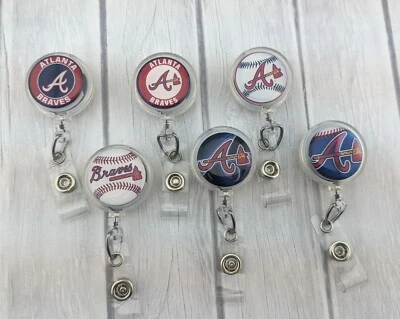 Carrete de insignia Braves, carrete de insignia RN retráctil, carrete de insignia con nombre, carrete de béisbol Foto 1 de 3
