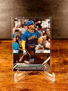 2023 Topps Now Julio Rodriguez Card Of The Month August M-AUG Seattle Mariners - Foto 1 di 2