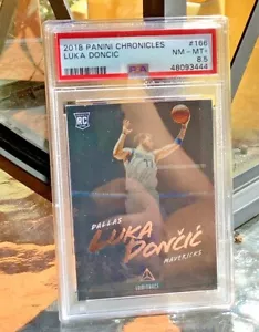 2018 PANINI RC LUKA DONCIC Rookie PSA 8.5 Chronicles #166 - Photo 1 sur 5