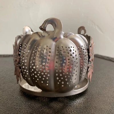 Candelabro Bath & Body Works Metal 3 Mechas Calabaza/Hojas Otoño Otoño Foto 1 de 4