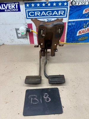 1966 66 1965 65 GALAXIE GALAXY LTD BRAKE CLUTCH PEDAL ASSEMBLY MANUAL TRANS OEM - Image 1 of 4
