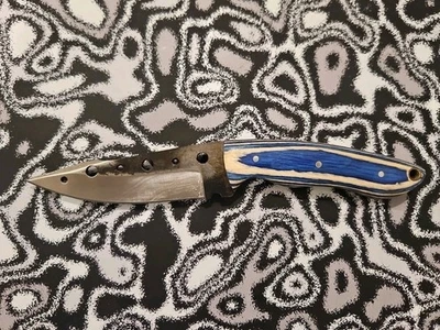 Cuchillo de caza de acero mango de madera azul y blanco viene con funda  Foto 1 de 4