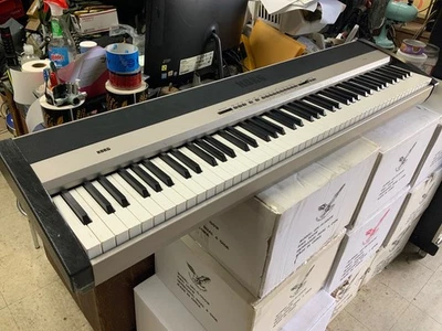 Piano de escenario KORG SP-300 usado Foto 1 de 4