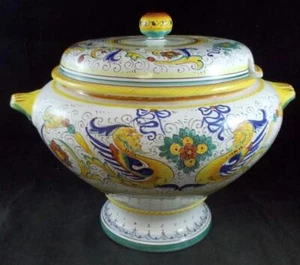 Deruta Raffaellesco Tureen with Lid SMALL FLAW ON LID - Picture 1 of 10