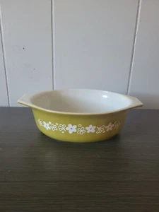 Pyrex Green Daisy Oval Casserole Dish - Picture 1 of 6