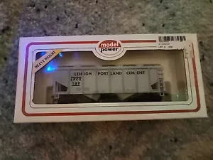 HO Model Power 8081 "LEHIGH PORTLAND CEMENT" 2-Bay Covered Hopper LPCX109 Nib - Picture 1 of 7