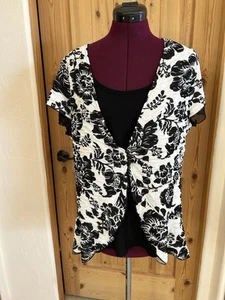 Cocomo XL SS Top/Bluse weiß/schwarz Blumen Spitze und Knopf Akzent Lagenlook - Bild 1 von 13
