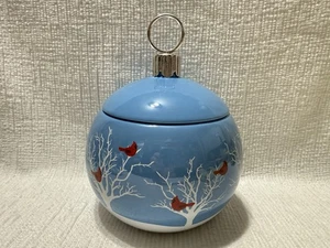 Hübsche Teleflora-blaue/verschneite Bäume/roter Kardinal-Kugel Ornament geformte Bonbonglas - Bild 1 von 11