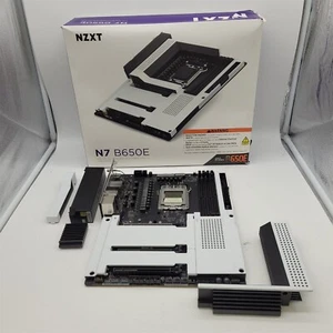 NZXT N7 B650E AM5 Extended ATX AMD Motherboard - White -NOT WORKING- - Bild 1 von 9