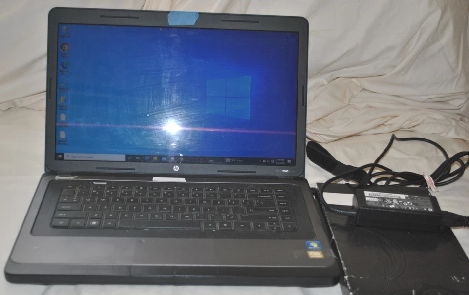 HP 2000 Laptop Win10 With Charging Cord - Image 1 of 1