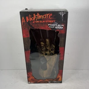 NECA: A Nightmare on Elm Street 1984 Freddy Krueger Handschuh Requisite Replik Spule Spielzeug - Bild 1 von 11