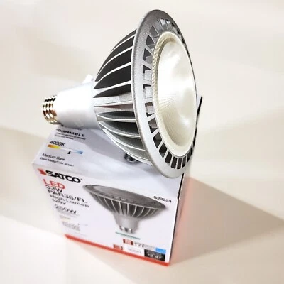 SATCO 33W 3000 Lumens 4000K PAR38 Dimmable LED Floodlight Bulb E26 (S22252) NEW! - Image 1 of 4