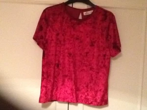 BNWT Hollister Ladies Crushed Velvet Short Sleeved Top Red Size XL - Picture 1 of 4