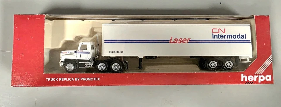 Tractor láser intermodal Herpa 6087 HO Mack CN con remolque de 45’ Foto 1 de 1