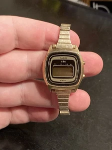 RARE VINTAGE CASIO WATCH 116 LA555G Digital Quartz Alarm Chronograph Japan EUC - Picture 1 of 6