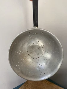 Vintage Aluminium Colander By Swan Black Handle Retro Kitchen Strainer 50s Prop - Picture 1 of 14