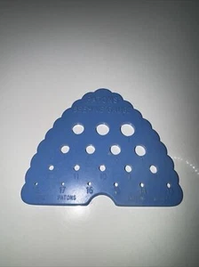 Vintage Light Blue Bakelite Paton's Beehive Knitting Needle Gauge  VGC - Picture 1 of 2