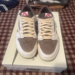 Mocha reverse Jordan 1 bassa Travis Scott taglia 12 m - Foto 1 di 6