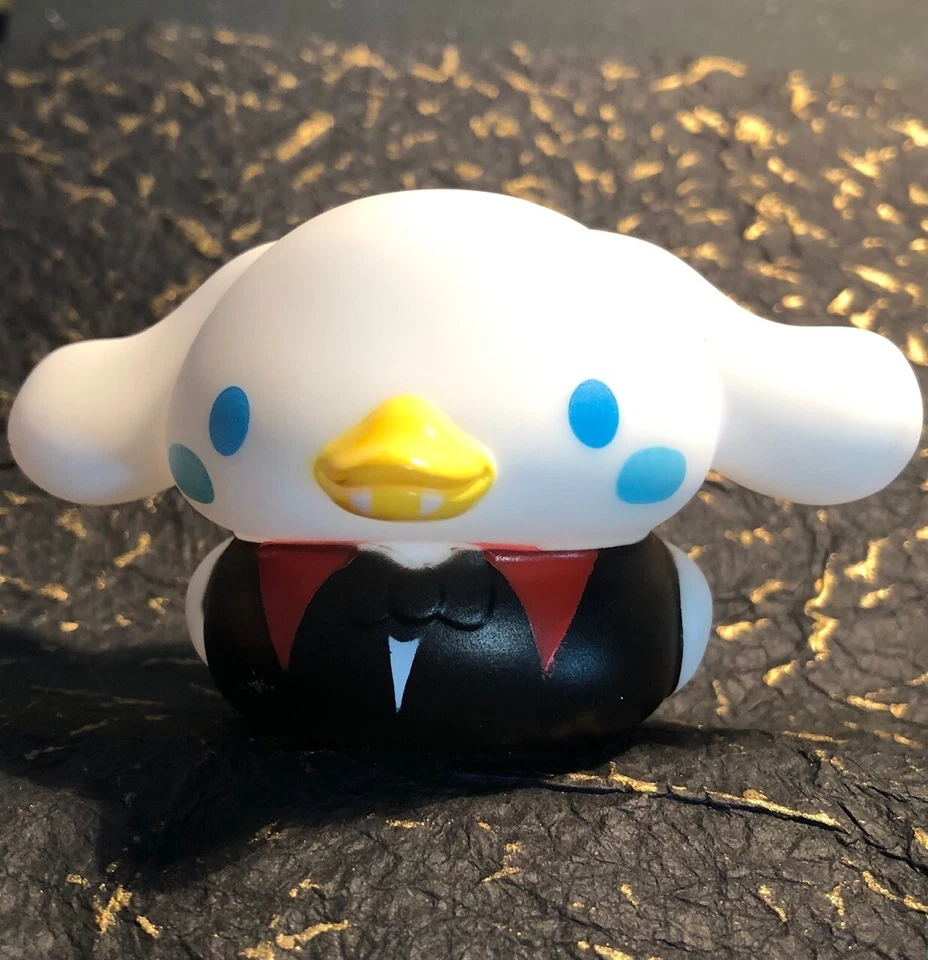 ENVÍO GRATUITO - HELLO KITTY HALLOWEEN VAMPIRO CINNAMOROLL CRUCERO PATO DE GOMA 2" Foto 1 de 1