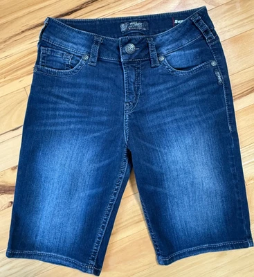 Bermudas para mujer SUKI plateadas súper elásticas de mezclilla tiro medio W29 L11 Foto 1 de 4