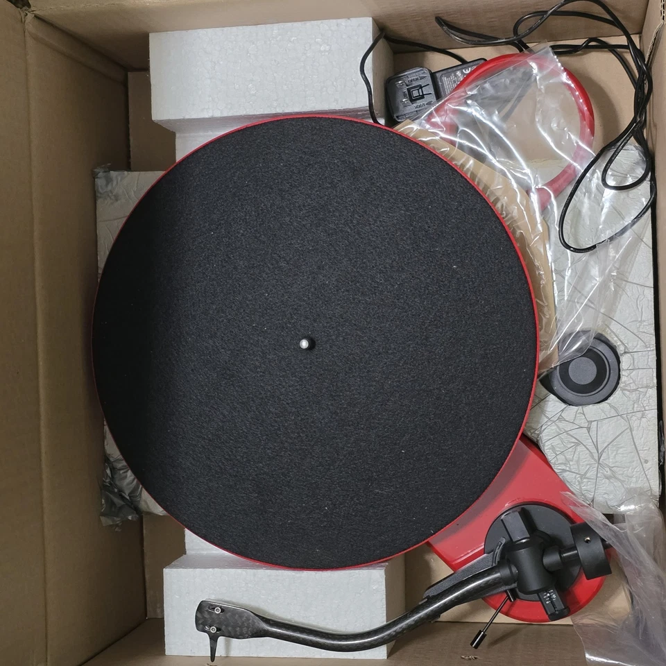 Pro-Ject RPM 1 Carbon Plattenspieler mit Sumiko Rainier Phono Cartridge rot - Bild 1 von 4