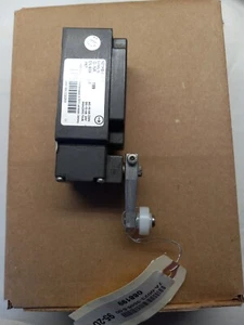 Euchner Safety Switch, 24V, 6A, NZ1HB-528-M. New without box. - Picture 1 of 6