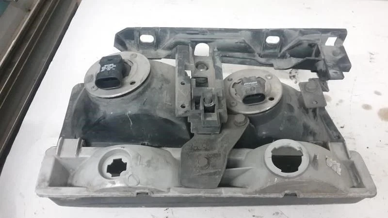 Faro izquierdo conductor con borde negro compatible con 91-93 PARK AVENUE 26540 Foto 1 de 3