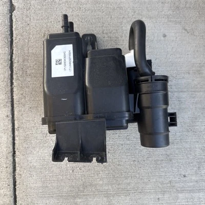 Evaporador de combustible Chrysler Pacifica 2017-2025 bote de vapor OEM 52030368AG Foto 1 de 4
