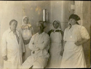 IMR02604 romania arad ineu medics nurses vintage clothes scrubs photo 5x8 cm - Picture 1 of 2