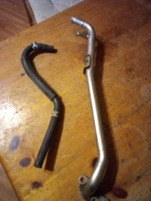 Tubo de bypass de líquido de arrefecimento do motor Toyota Camry 2004/2005 - Imagem 1 de 4