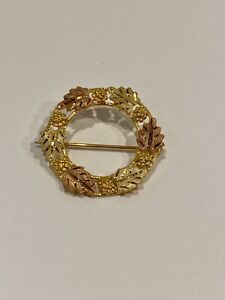Black Hills Gold 10k Grape Leaf Wreath Pin Multi Tone Gold Brooch 2.8 grams 1"