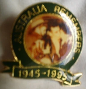 PIN ON BADGE BROOCH ORIGINAL APPROX 4 CM .AUSTRALIA REMEMBERS 1945-1995 - Foto 1 di 3
