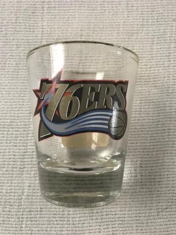 Vintage NBA  Philadelphia 76ERS SHOT GLASS by Hunter Glass Co Cover