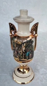 BEAUTIFUL CERAMIC DECO STYLE PEDESTAL VASE WITH RENAISSANCE PRINT AND GOLD TRIM - Foto 1 di 9