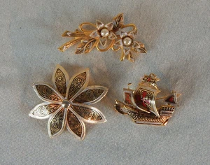 3 DAMASCENE VINTAGE BROOCH LADIES PINS SPAIN LOT - Picture 1 of 5