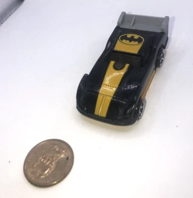 COCHE BATMAN HOTWHEELS PLÁSTICO RETROCESO 8CM. Foto 1 de 4