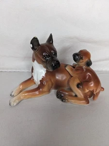 Statuina cane e cucciolo boxer 6" porcellana vintage - Foto 1 di 24
