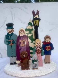 Set di 8 cantori natalizi vittoriani in legno dipinti a mano famiglia anni 60-70 - Foto 1 di 14