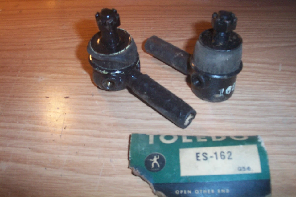 NORS STUDEBAKER COMMANDER 1947-49 TIE ROD ENDS LH/RH  #ES162 - Image 1 of 1