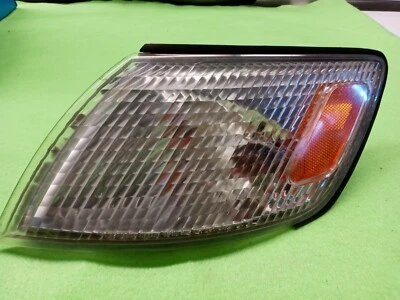 97 98 99  LEXUS ES 300 CORNER LIGHT DRIVER SIDE - Image 1 of 4