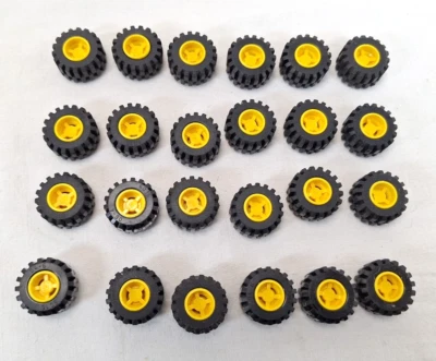 Lego 24 x Reifen mit Felge 6014 6015 6014ac01 Gelb mit Loch Legostein Basic - Bild 1 von 2
