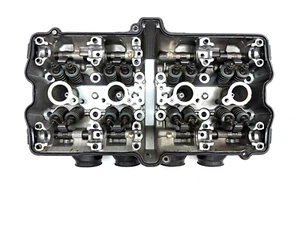 Suzuki GSX 600F GN72A culata con válvulas - Imagen 1 de 16