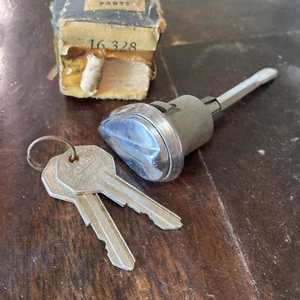 Cilindro de bloqueo de puerta de camión Chevy GM 1947-51 pieza n.º 3684820 - Imagen 1 de 7