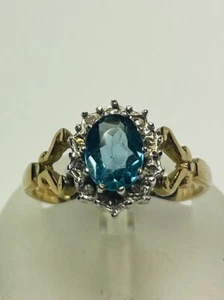 9CT Gold STUNNING BLUE TOPAZ & DIAMOND CLUSTER RING - Picture 1 of 2