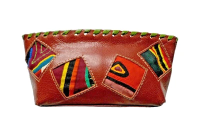 Bolso de Maquillaje Arte Kuna Colombia 100% Cuero Cremallera con Diseño Mola 4 Cuadrados Foto 1 de 4