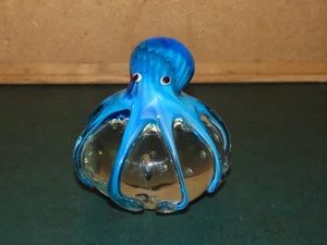 BLUE OCTOPUS PAPER WEIGHT HAND BLOWN ART GLASS 4.25" TALL VINTAGE - Picture 1 of 4