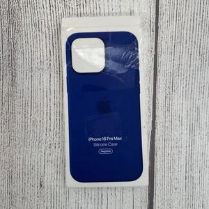 Apple Silicone Case with MagSafe for iPhone 16 Pro Max MYYY3ZM/A - UltraMarine - Picture 1 of 4