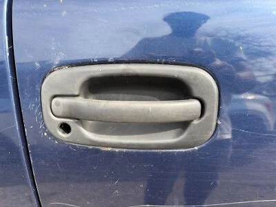 Used Front Left Exterior Door Handle fits: 2002 Chevrolet Silverado 1500 pickup - Image 1 of 4