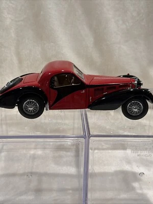 Franklin Mint 1936 Bugatti Type 57SC Coupe 1:24 Diecast  - Image 1 of 4